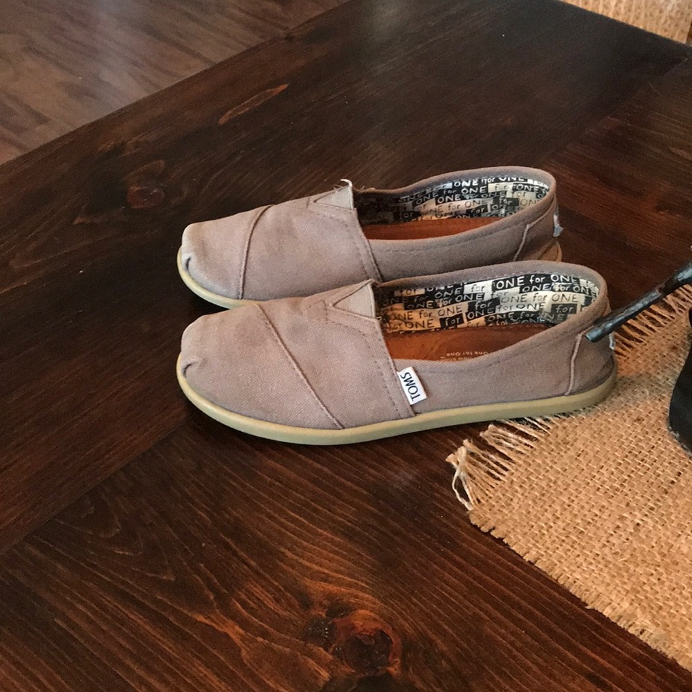 Toms youth shoes